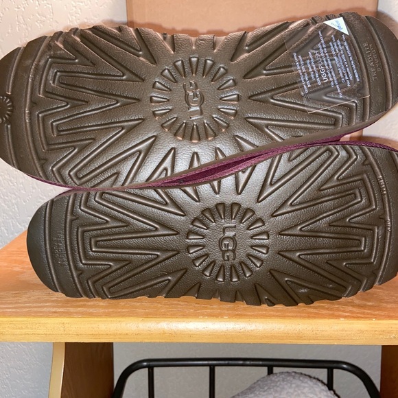 NIB-Ugg Grape Zodiac Short Suede Sheepskin Boots - Picture 13 of 16